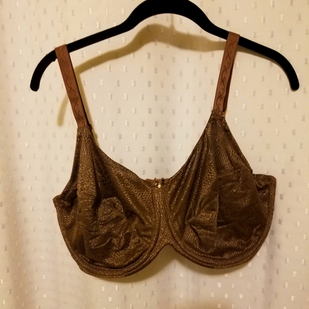Underwired bra.